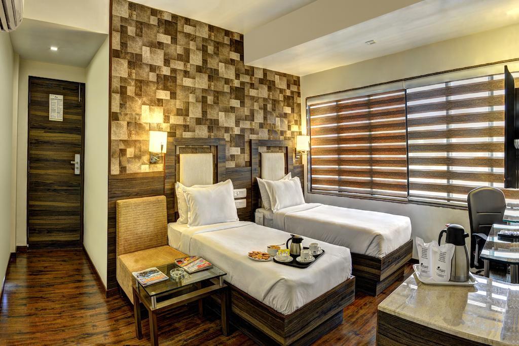 Hotel Aaram Orchard Ahmedabad Eksteriør billede